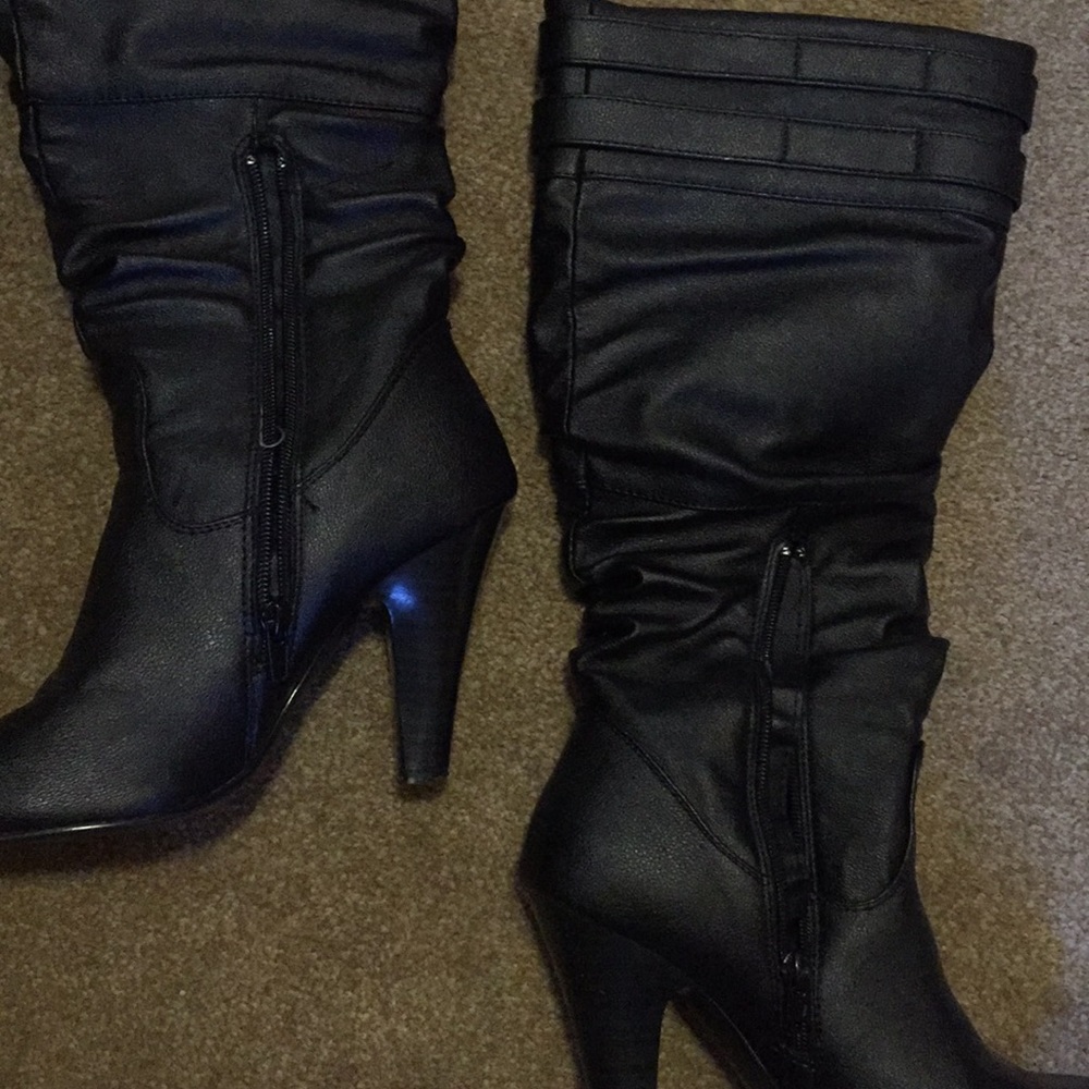 Boots - Picture 5 of 6
